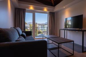 Portales de la Patagonia Apartments的电视和/或娱乐中心
