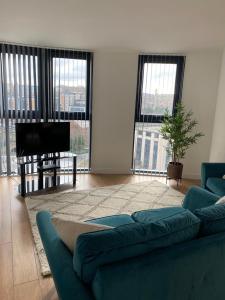 A seating area at Blonk Street I Quarter Apartment