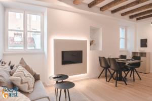 A television and/or entertainment centre at Michael&Renate - Stylish studio