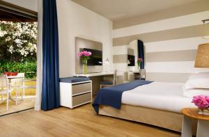 UNA Hotels Naxos Beach Sicilia的厨房或小厨房