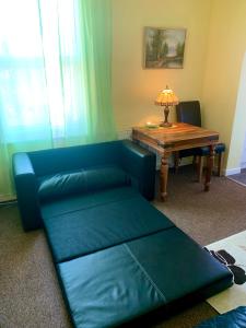 a living room with a blue couch and a table at Apartments near the sea with free parking Southend-on-Sea in Southend-on-Sea