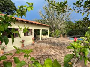 Casa con jardín y patio en Sítio Vovó Chiquinha - 4km Centro Histórico en Goiás