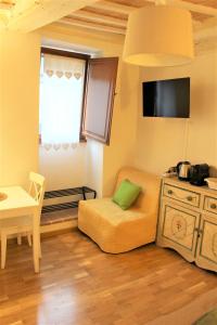 TV a/nebo společenská místnost v ubytování Romantic Suite