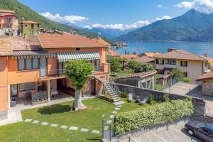 a villa with a view of the lake at [LA SERENA] large apartment with wifi, a/c, private parking in Acquaseria