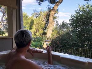 Fotografia z galérie ubytovania Gard - Maison Loft exotique & Jacuzzi privatif v destinácii Beaucaire