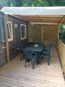 Zdjęcie z galerii obiektu Mobil home confort 6 personnes w mieście Saint-Chéron