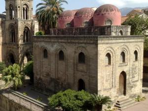 een oud gebouw met een toren en een kerk bij Dagnino House - Luxury apartment in the center of Palermo in Palermo