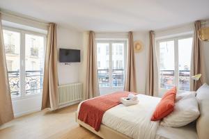 Posteľ alebo postele v izbe v ubytovaní Residence Center of Paris le Marais by Studio prestige