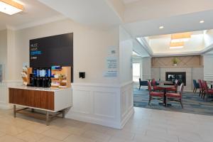Vstupní hala nebo recepce v ubytování Holiday Inn Express Hauppauge-Long Island by IHG