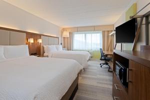 TV a/nebo společenská místnost v ubytování Holiday Inn Express Hauppauge-Long Island by IHG