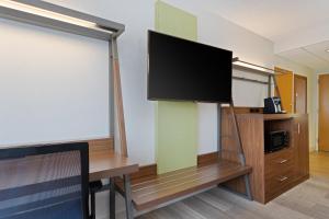 Kuchyň nebo kuchyňský kout v ubytování Holiday Inn Express Hauppauge-Long Island by IHG