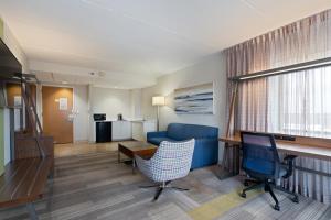 Kuchyň nebo kuchyňský kout v ubytování Holiday Inn Express Hauppauge-Long Island by IHG