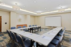 Konferenční prostory v ubytování Holiday Inn Express Hauppauge-Long Island by IHG