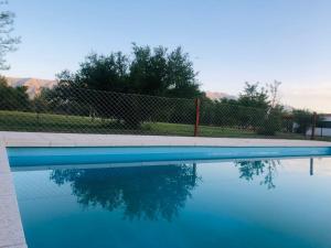 Swimming pool sa o malapit sa Casas de Campo Famailla