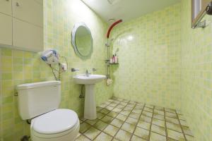 a bathroom with a toilet and a sink at Clear morning pet friendly pension in Gyeongju +96 photos