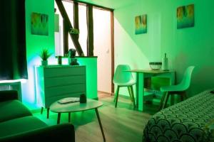 Część wypoczynkowa w obiekcie Studio Charmant Confortable TV Centre Ville Louviers