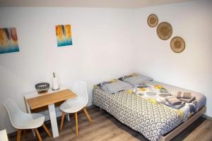 Posteľ alebo postele v izbe v ubytovaní Studio Charmant Confortable TV Centre Ville Louviers