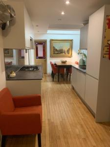 Kuchyň nebo kuchyňský kout v ubytování Apartment in Notting Hill