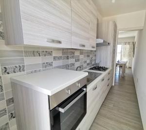 A kitchen or kitchenette at Casa Lucia Torre Pali (Salento) Még 9 kép