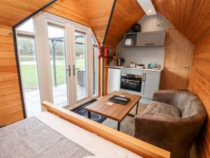 a tiny house with a kitchen and a living room at Willow Lodge At Bridge Lake Farm & Fishery in Banbury