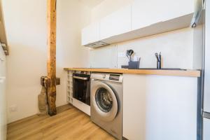 Kuchyňa alebo kuchynka v ubytovaní Logis Cosy sur la Guierle - 1 Chambre