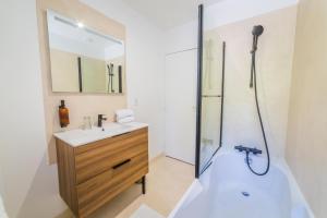 Kúpeľňa v ubytovaní Logis Cosy sur la Guierle - 1 Chambre + 14 fotografií