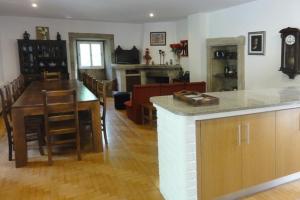 Kuchnia lub aneks kuchenny w obiekcie CASA DO CRUCEIRO - RÍAS BAJAS