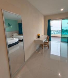 Ett badrum på Glossy Homestay Marina Island