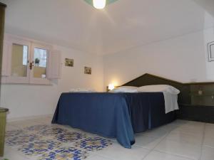 Postel nebo postele na pokoji v ubytování L'orchidea amalfi coast