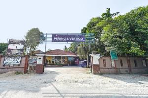 a sign over a street with a parking lot at OYO 90740 Paddington Lodge in Kota Bharu