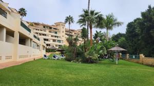 Vonkajšia záhrada v ubytovaní Judith Apartment-Lovely duplex in Benalmadena