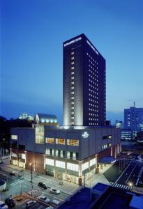a large building with a large clock tower at Daiwa Roynet Hotel Wakayama in Wakayama
