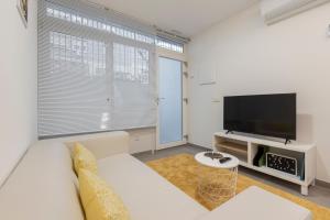 Telewizja i/lub zestaw kina domowego w obiekcie Dobo Madrid ANR1
