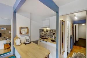 Η κουζίνα ή μικρή κουζίνα στο Studio moderne de 18m2 aux carroz d'arâches