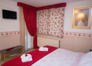 a bedroom with a bed with two towels on it at Luxury Chez-Moi in Serres