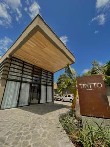 a building with a sign in front of it at Tintto Hotel in Fortaleza