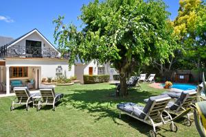 Κήπος έξω από το The Coach House