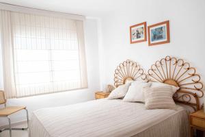 Postel nebo postele na pokoji v ubytování Les Pites I 2n 2a Bonito apartamento con terraza + 37 fotografií