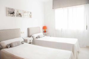 Postel nebo postele na pokoji v ubytování Les Pites I 2n 2a Bonito apartamento con terraza