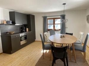Kuchyňa alebo kuchynka v ubytovaní Appartement Josef im Bauernhaus Edt