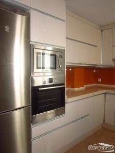 a kitchen with a stainless steel oven and a microwave at Apartment Quintana Center Parking Gratis in Lucena