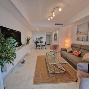Et opholdsområde på Casares del Mar Luxury Apartment