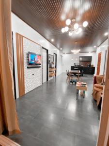 TV a/nebo společenská místnost v ubytování Das Haus