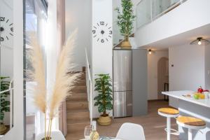 a living room with white furniture and plants at SingularStays Arena in Valencia
