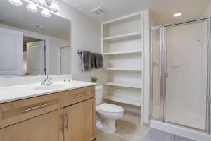 Prime Location Retreat Close to DC and Metro的一间浴室