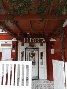 Η πρόσοψη ή η είσοδος του Casa Porta