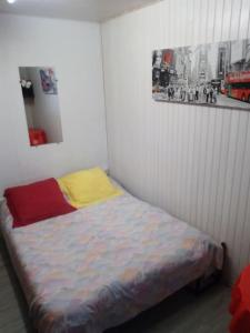 Posteľ alebo postele v izbe v ubytovaní Studio pour deux personnes au centre et calme