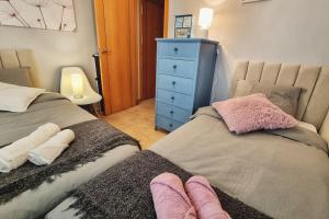 A bed or beds in a room at La Pausa