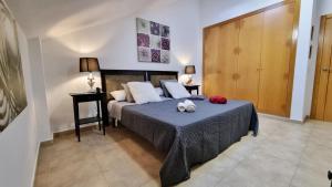 A bed or beds in a room at La Pausa