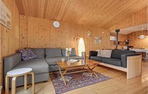 Posezení v ubytování 2 Bedroom Amazing Home In Frederiksvrk